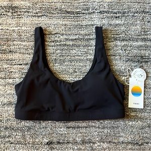 Black VUORI bra top.